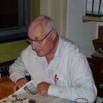 Hidde van der bijl, bekende pose aan de stamtafel societeit de harmonie
